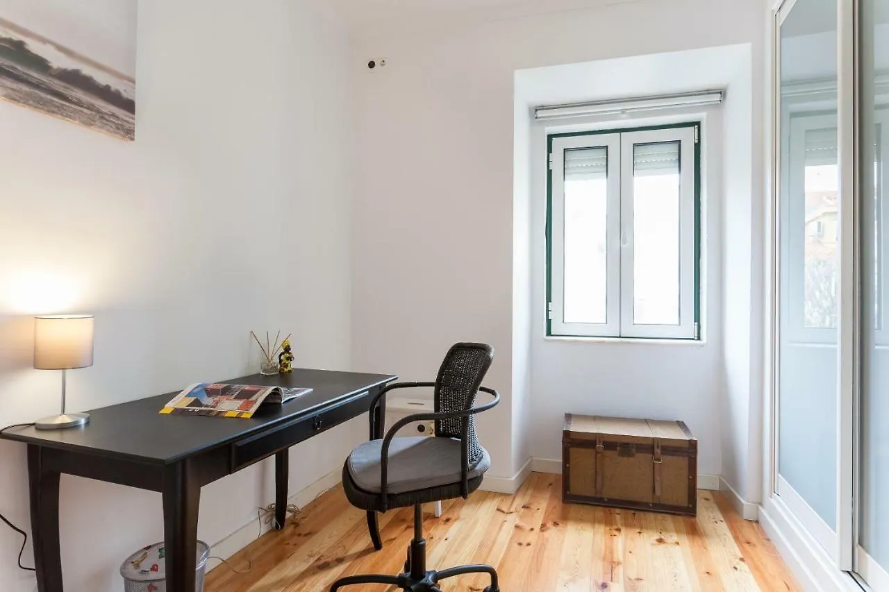 Daire Altido Charming 1Br Apt With Workspace In Sao Bento Lisboa